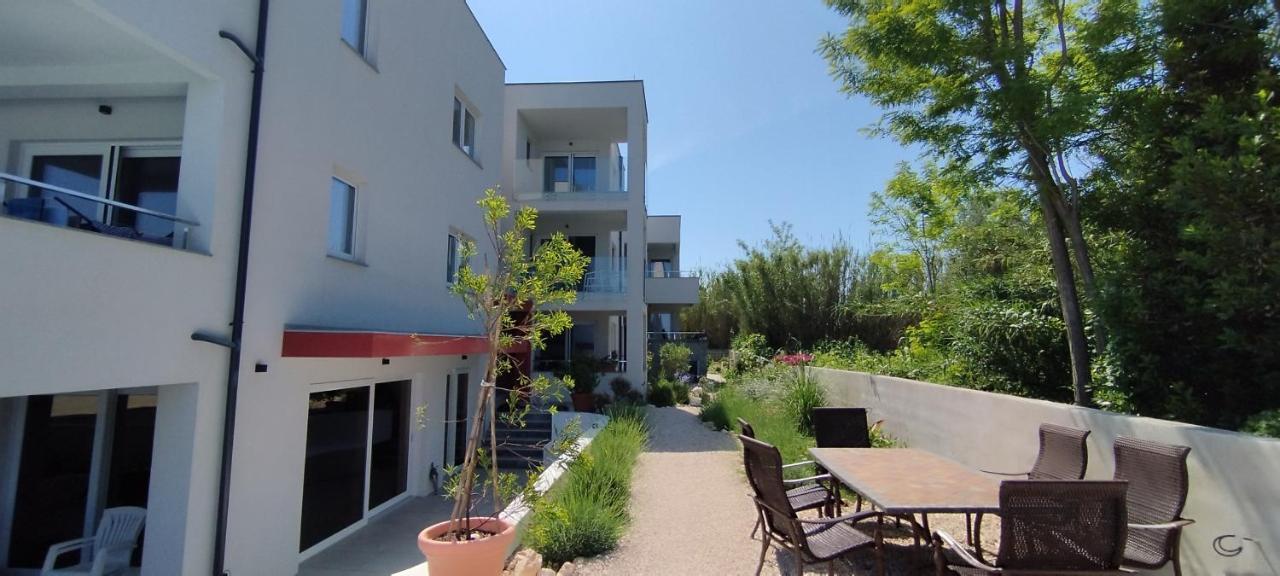 Aparthotel Dalmacija Привлака Екстер'єр фото